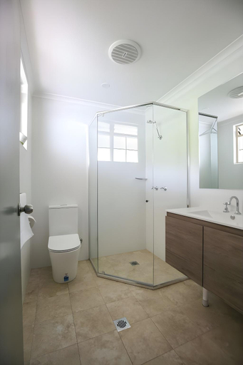 Bathroom 3, Bayview Hotel Woy Woy, Gosford - West