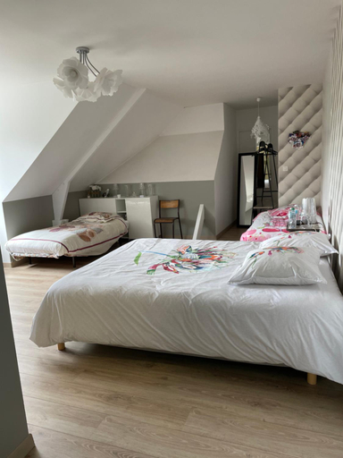 Bedroom 2, Les Jardins d Isaac rue de la Musardiere, Sarthe