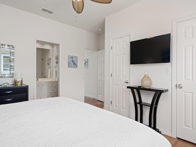 Bedroom 3, Flamingo House by Miss Kitty’s, Aransas