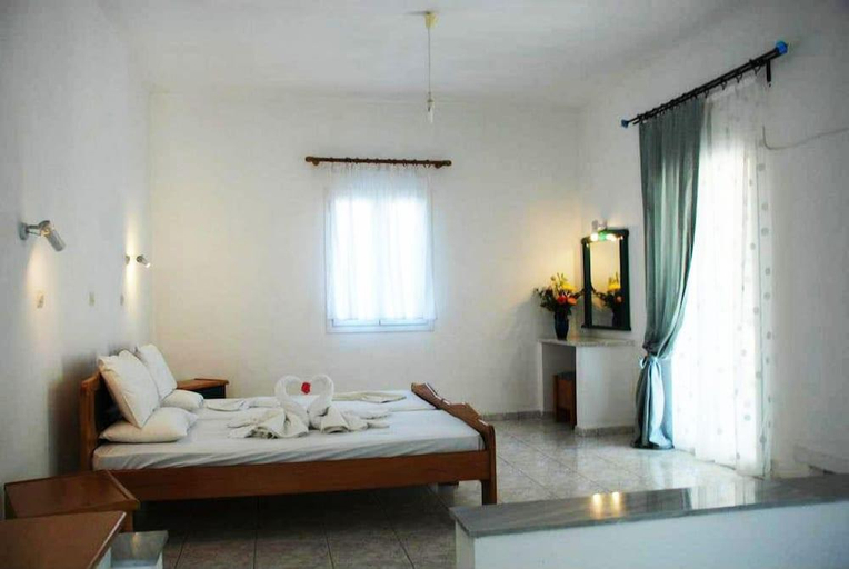 Bedroom 2, Zeus Hotel Ireon, North Aegean
