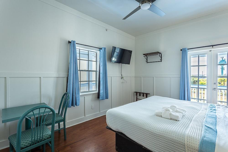 Bedroom 2, St George Inn, Franklin