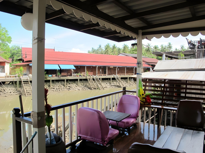Others 2, Baan Malihom, Amphawa