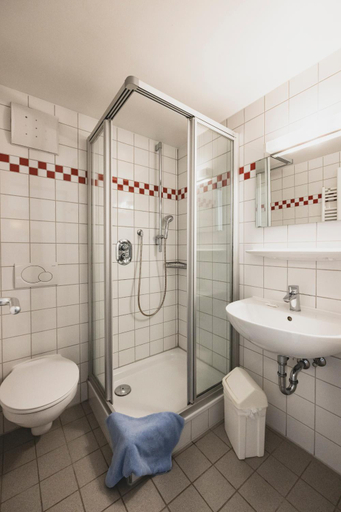 Bathroom 3, Djh Jugendherberge Oberstdorf Kornau, Oberallgäu