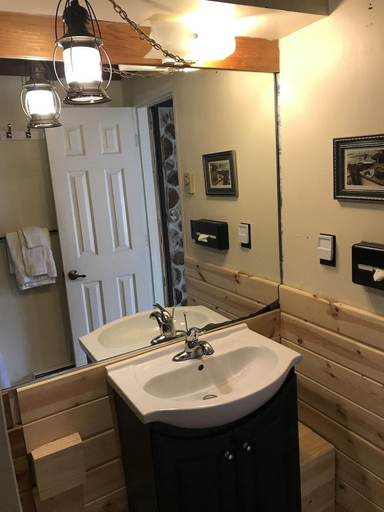 Bathroom 3, THE HARBOR LIGHT INN, Essex