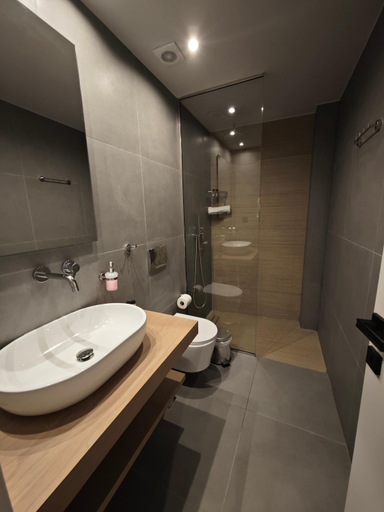 Bathroom 5, 9 Muses, Crete