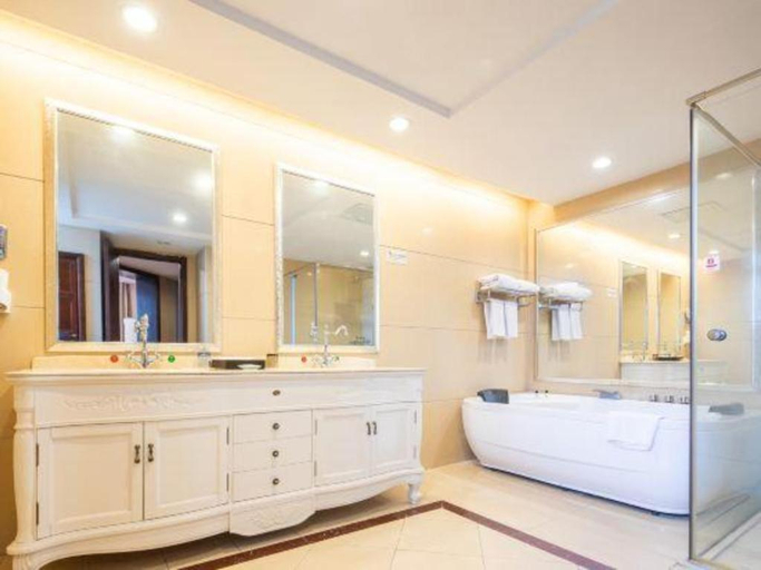 Bathroom 5, Country Garden Phoenix Hotel Chizhou Jiuhua Mountain, Chizhou
