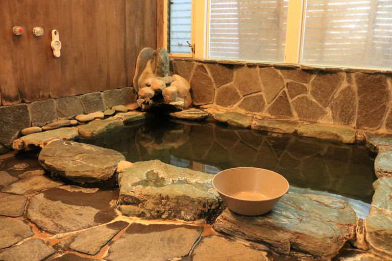 Bathroom 3, Earthroof, Itō