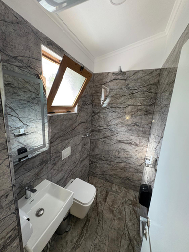 Bathroom 3, Salillari Guest house & Restaurant, Beratit