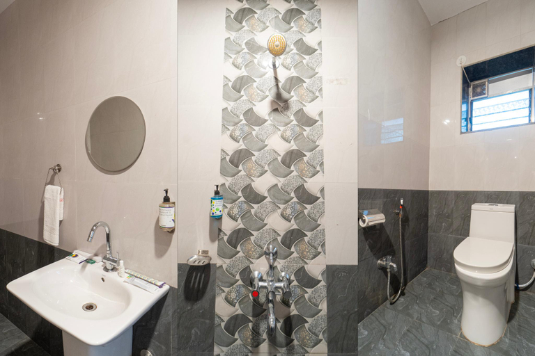 Bathroom 4, Treebo The Venna Hill, Satara