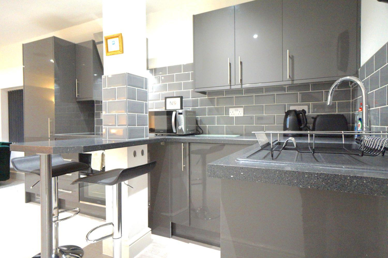 Others 3, Premium 2 Bed Apartments - Thatcham Broadway, West Berkshire