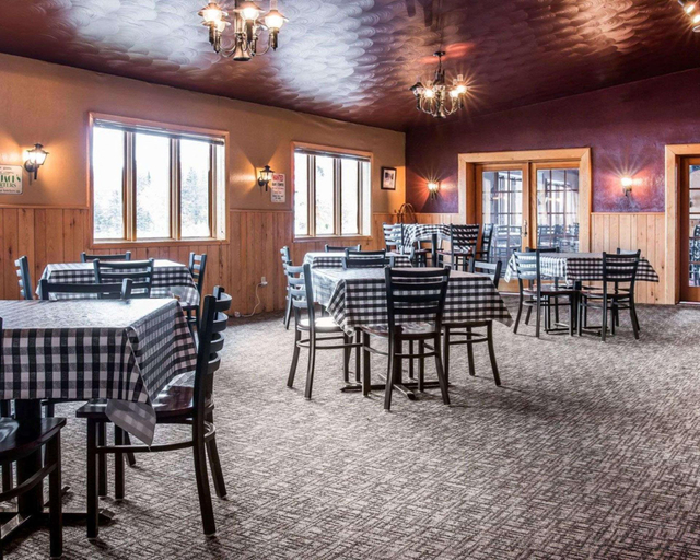 Food & Drinks 3, Quality Inn & Suites Munising, Alger