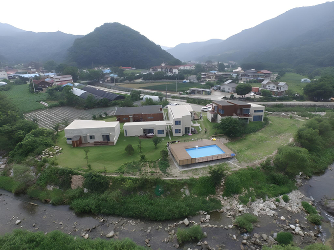 Others, Momo Pension, Muju
