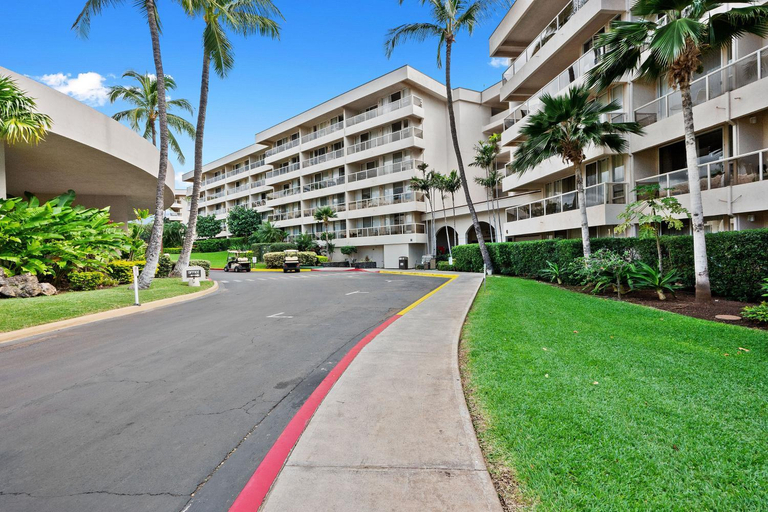 Others 2, King Bed + Pools | Steps to Kamaole Beach, Maui