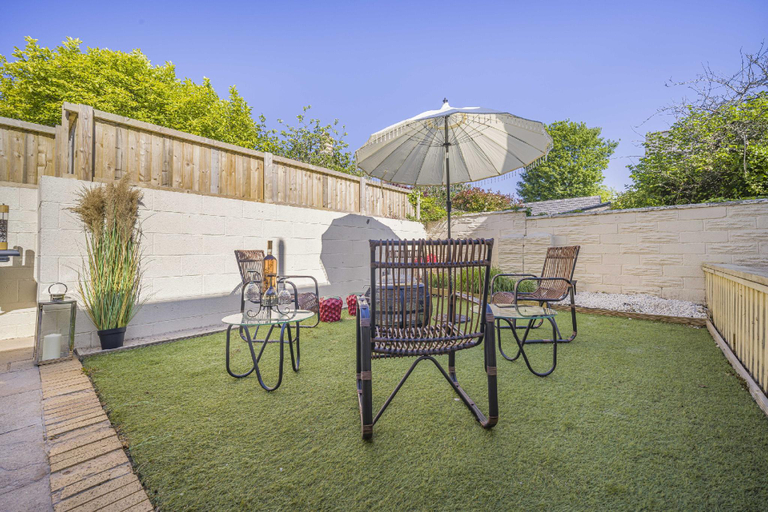 3, Coach House, Bridgend