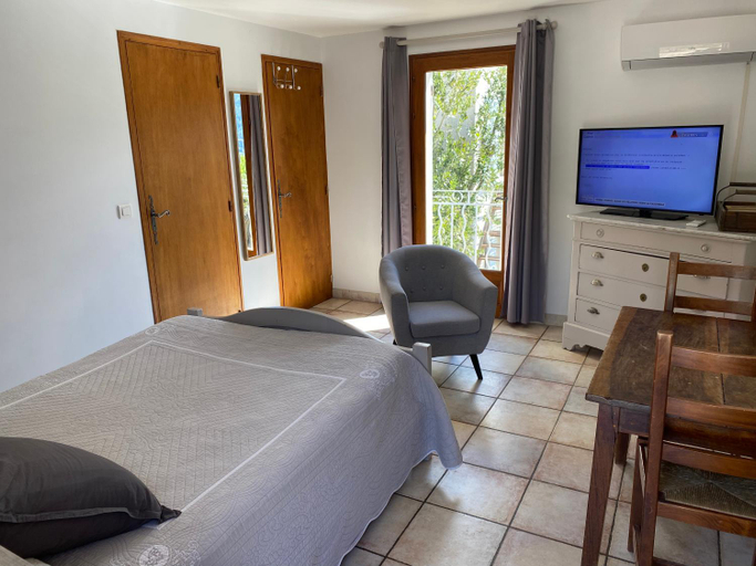Bedroom 2, Chambre d'hotes une fenetre sur le Ventoux, Drôme