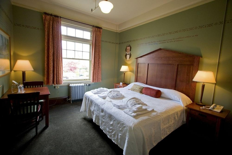 Bedroom 3, McMenamins Grand Lodge, Washington