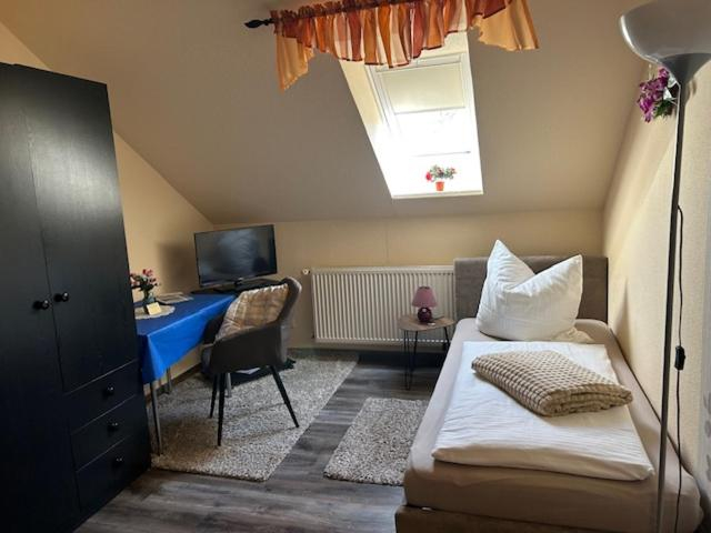 Bedroom, Pension Krahmer, Chemnitz