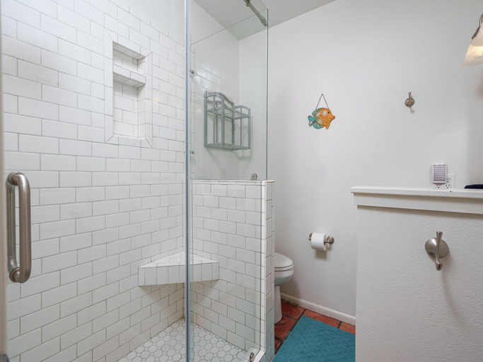 Bathroom, Pelican Cove by Miss Kitty’s, Aransas