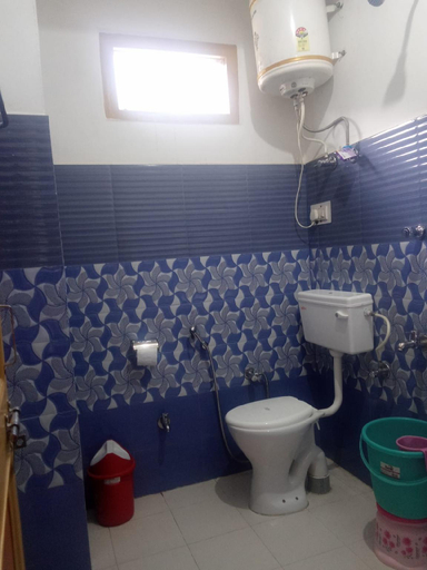 Bathroom, The Claud Inn, Mandi