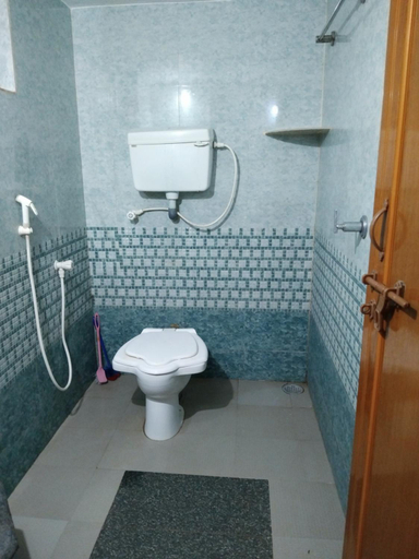 Bathroom, Mahadevi Guest House, Uttara Kannada