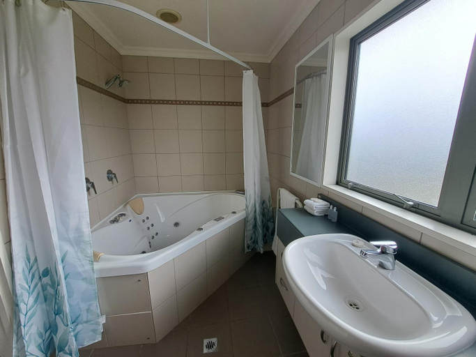 Bathroom 4, Hotel Lake Brunner, Grey