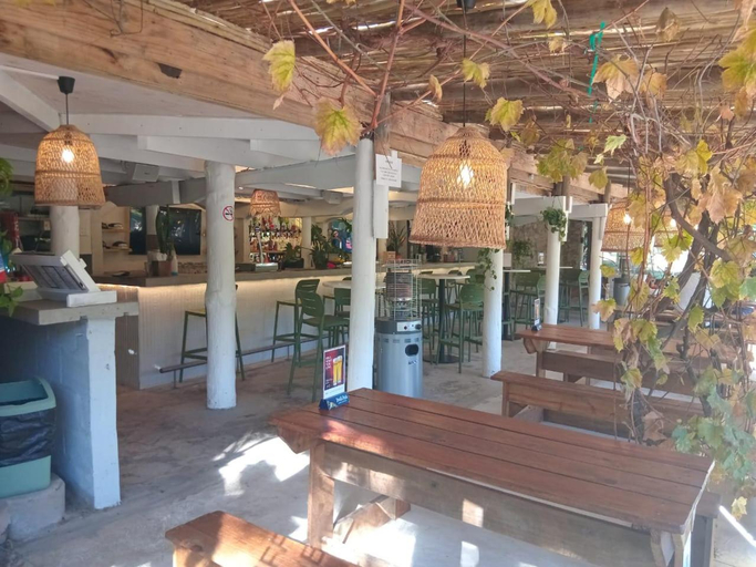 Food & Drinks 3, The Riverdeck Accommodation and Backpackers, Eden