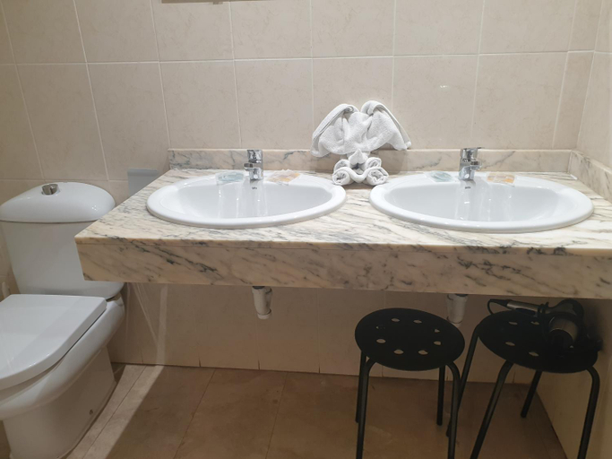 Bathroom 3, Oceanografico Apartments, Valencia