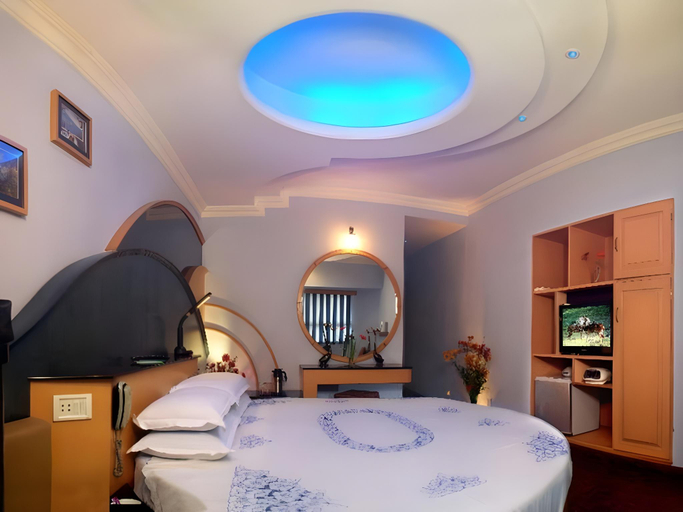 Bedroom 2, Hotel Hilltop Towers, Dindigul