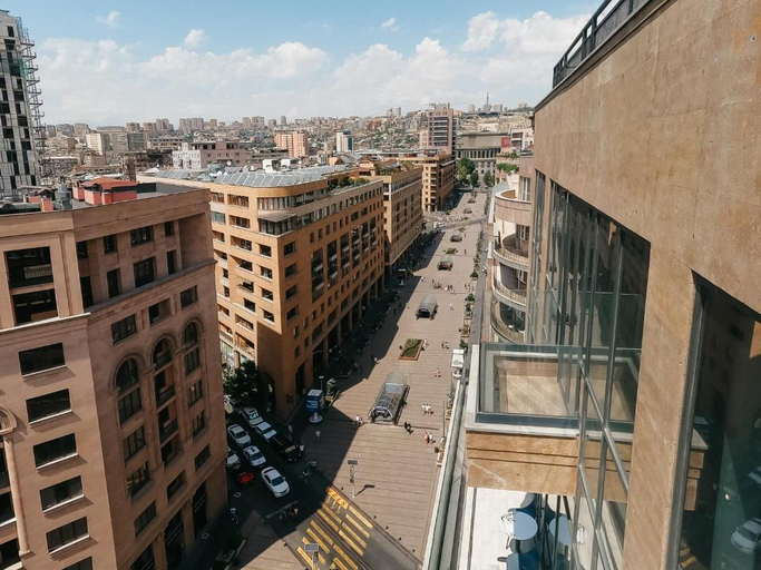 Others 4, Hilltop North Avenue, Yerevan