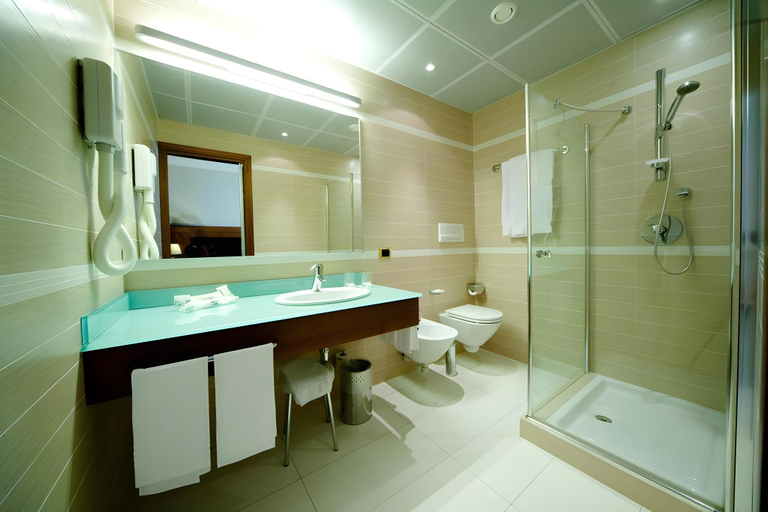 Bathroom 5, Hotel D'Este, Milano