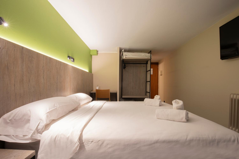 Bedroom 3, Pic Maia Mountain Hotel, Pyrénées-Orientales
