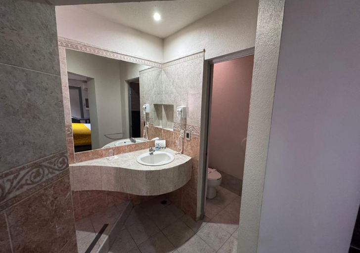 Bathroom 4, Motel Kiss, Mexicali