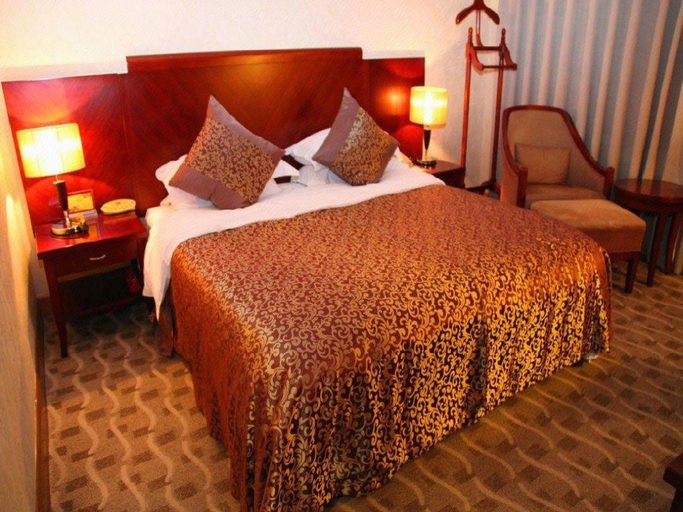 Bedroom 2, Qingdao Royal Garden Hotel, Qingdao