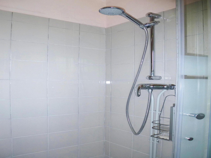 Bathroom, Stone House Pleumeur-Bodou near Pink Beaches, Côtes-d'Armor
