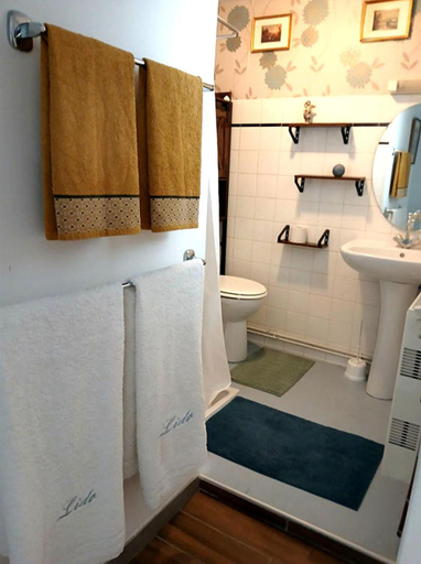 Bathroom, La Couleur des Temps, Aude