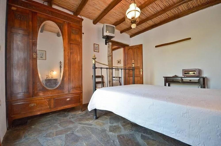 Bedroom 2, Naxos Filoxenia Hotel, South Aegean