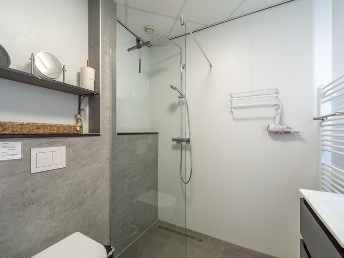 Bathroom, Strandslag 103 ground floor apartment, Den Helder