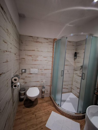 Others 5, Hotel Kraus, Mělník