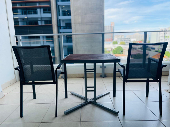 Others 2, Modern unit, Pool, Gym, kitchen & CBD location, Darwin