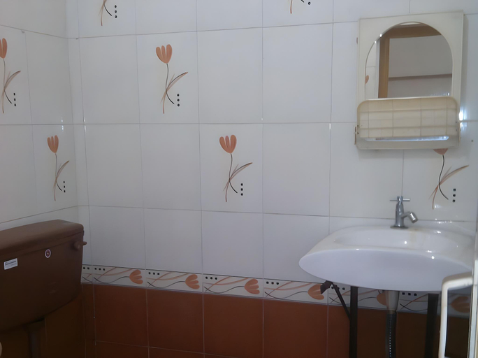 Bathroom 2, Manis Home Stay Valparai, Coimbatore