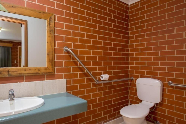 Bathroom 3, Yackandandah Motor Inn, Indigo - Pt A