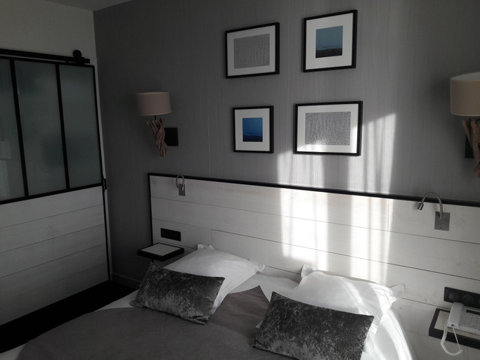 Bathroom 4, Hotel les Brises, Charente-Maritime