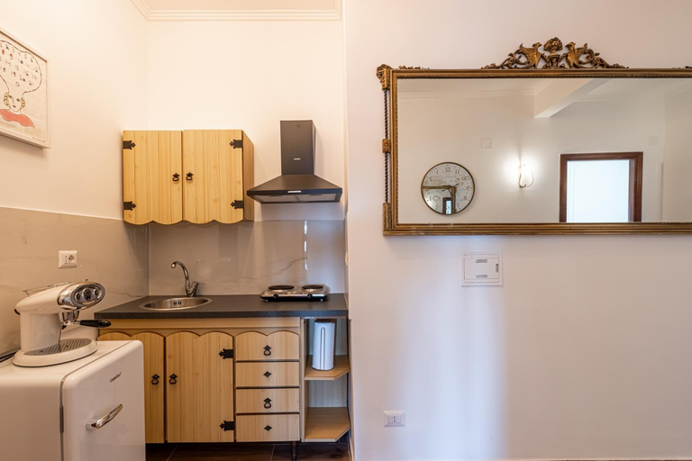 Others 4, Colleoni B&B, Rome