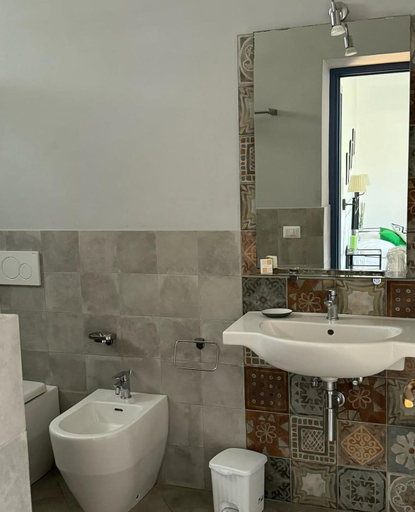 Bathroom 3, Le Sette Perle, Messina
