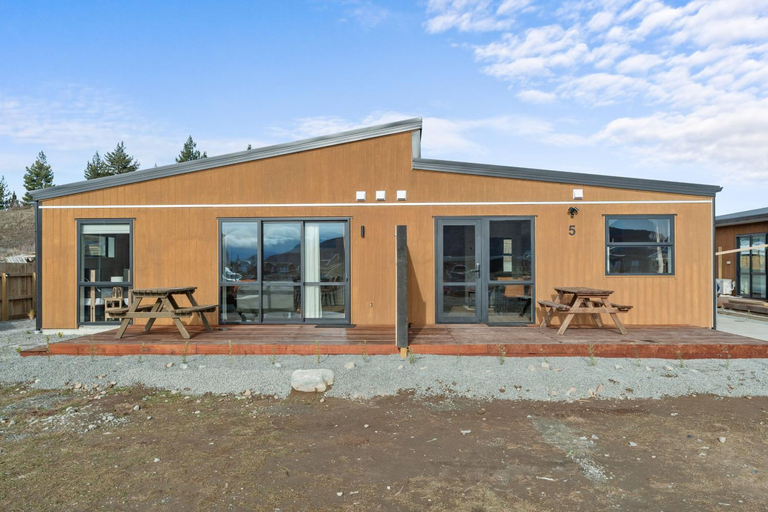 5, Sunshine Suites, Mackenzie