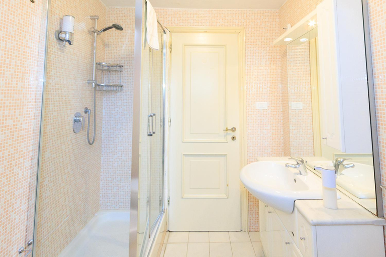Bathroom 3, Hotel Vespasiano, Roma