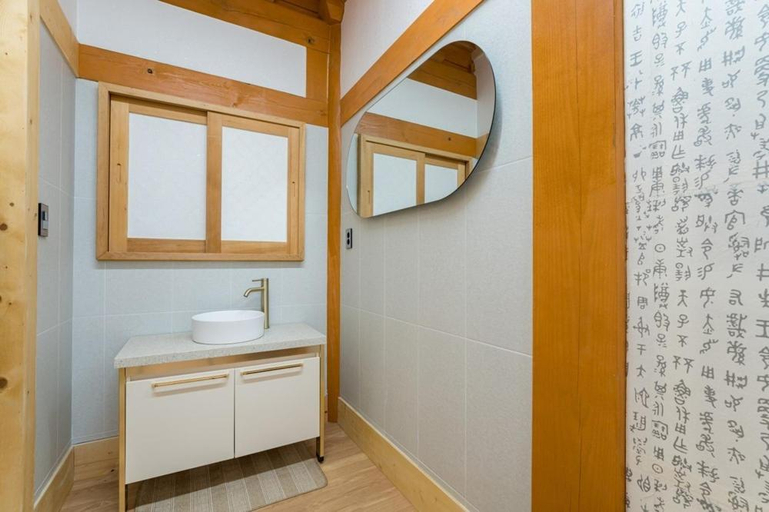 Bathroom 3, Sangchunjae, Gimpo