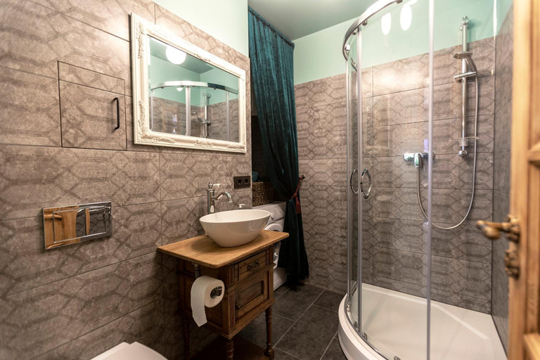 Bathroom 3, Vintage Apartments , Free parking , Self check-in, Riga