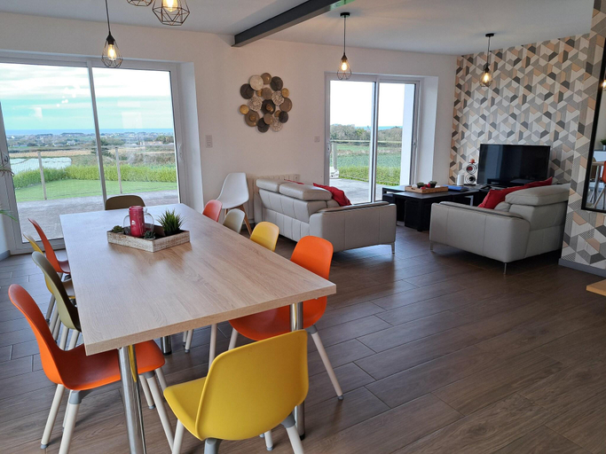 Others 3, Holiday Home in Brittany with Sea Views, Finistère