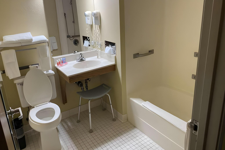 Bathroom 5, CORATEL INN & SUITES BY JASPER RIVERFALLS, Saint Croix